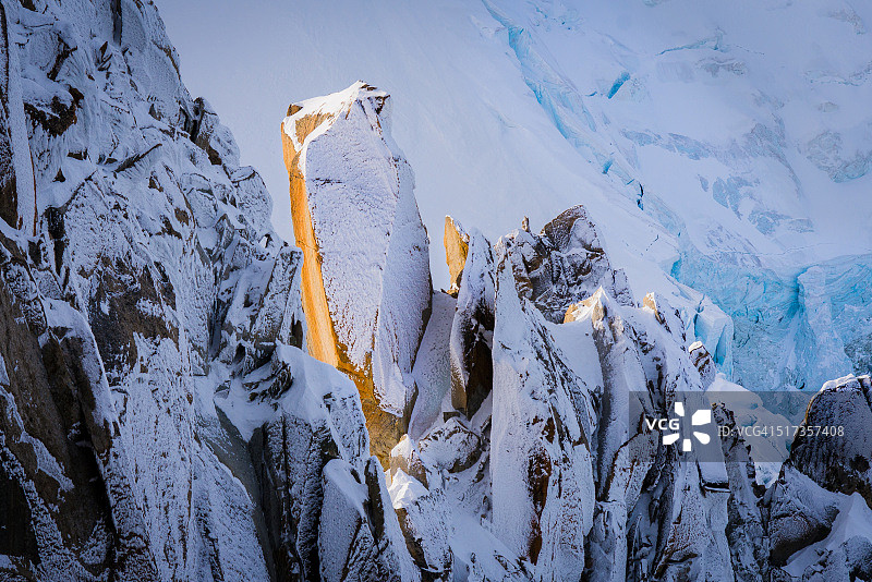 从夏蒙尼勃朗峰眺望勃朗峰地块-南针峰图片素材