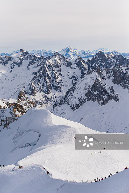 从夏蒙尼勃朗峰眺望勃朗峰地块-南针峰图片素材