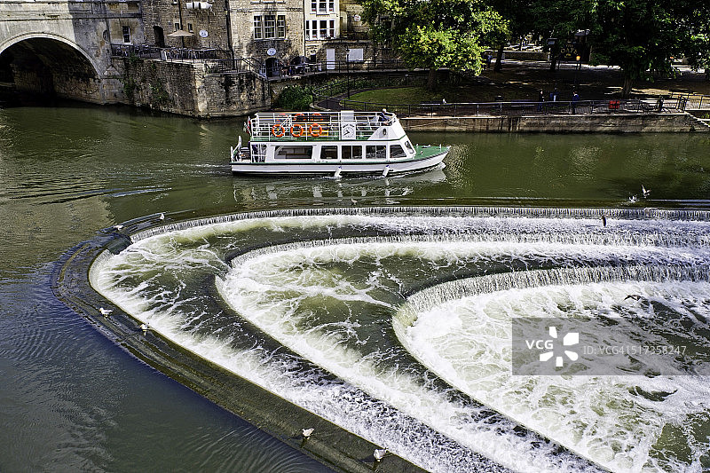 英国巴斯的大游行和普尔特尼桥图片素材