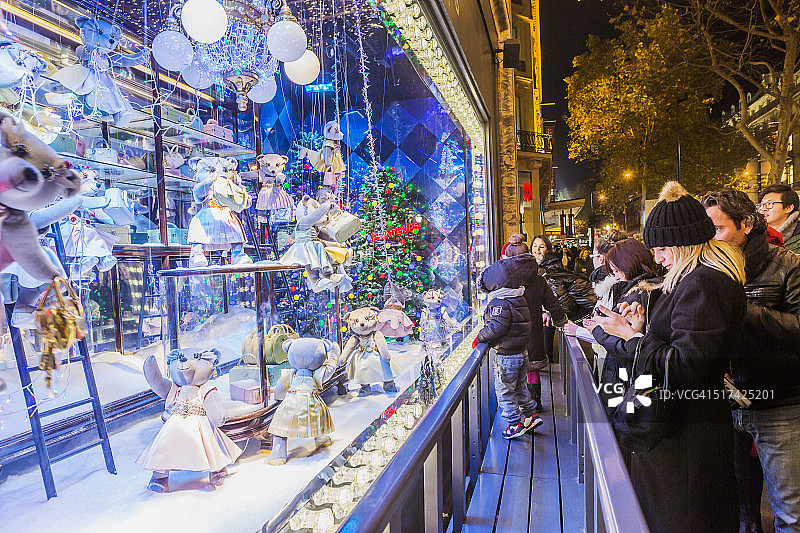 圣诞节的老佛爷画廊橱窗图片素材