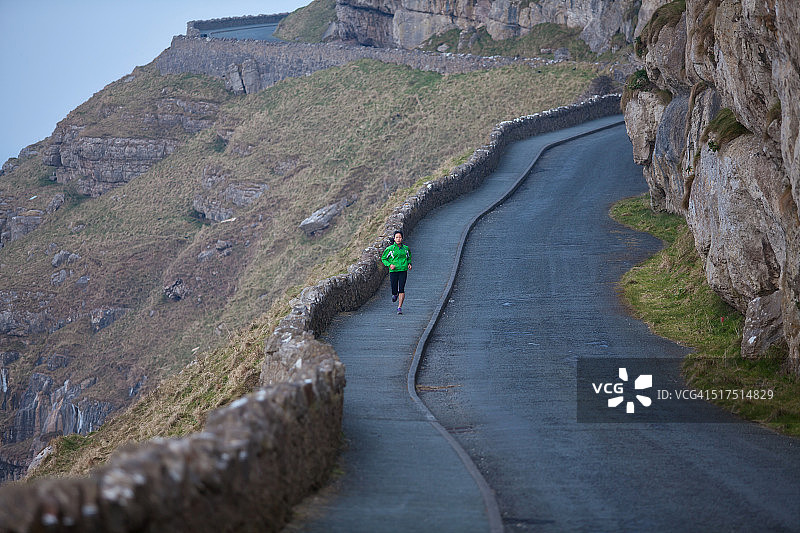 兰迪德诺海洋路上的跑步者图片素材