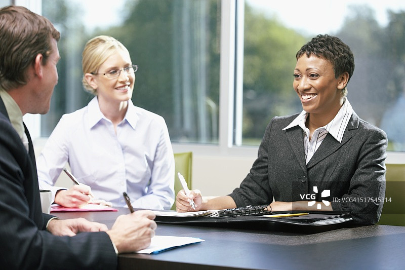 商务人士在开会图片素材