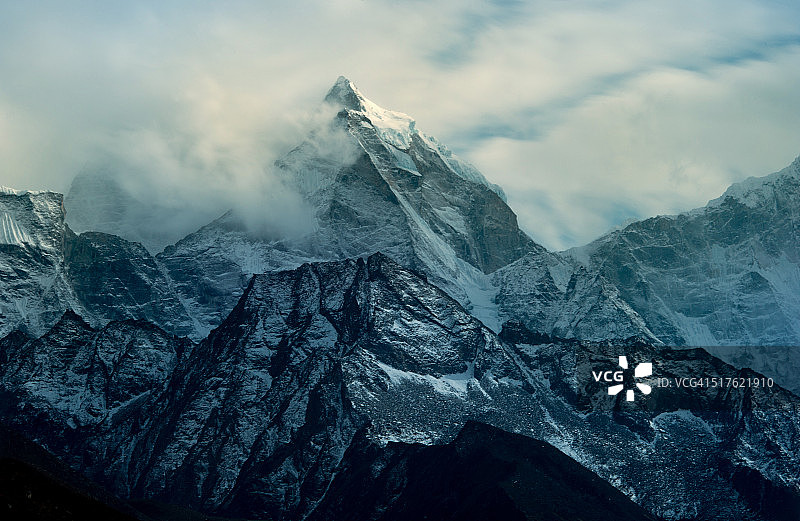 从丁波切村到珠峰大本营的康提加峰图片素材