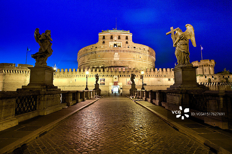 傍晚的圣天使桥和圣天使堡图片素材