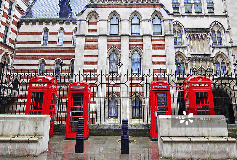 四个英式电话亭图片素材
