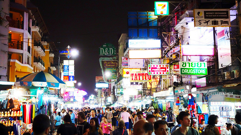 夜晚的考山路图片素材