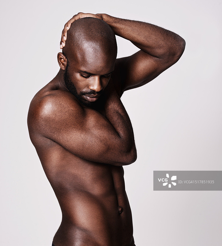 健壮的完美肌肉男图片素材
