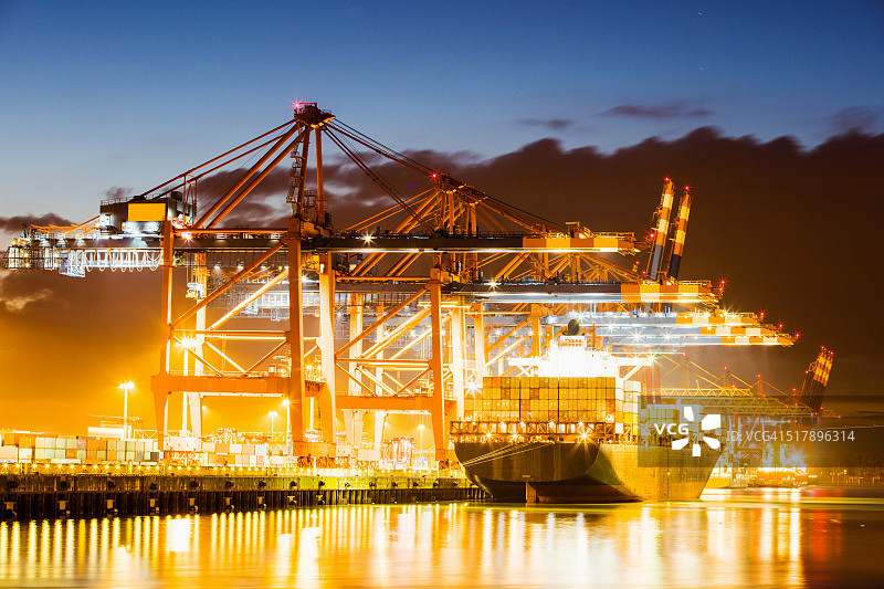 汉堡港的集装箱码头图片素材