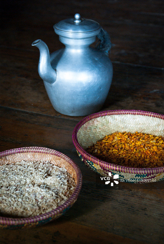 不丹富比卡谷：传统小吃、茶与米饭图片素材