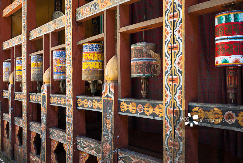 不丹宗萨古老的佛教祈祷轮图片素材