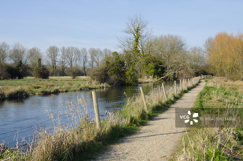 伊琴河畔小路图片素材