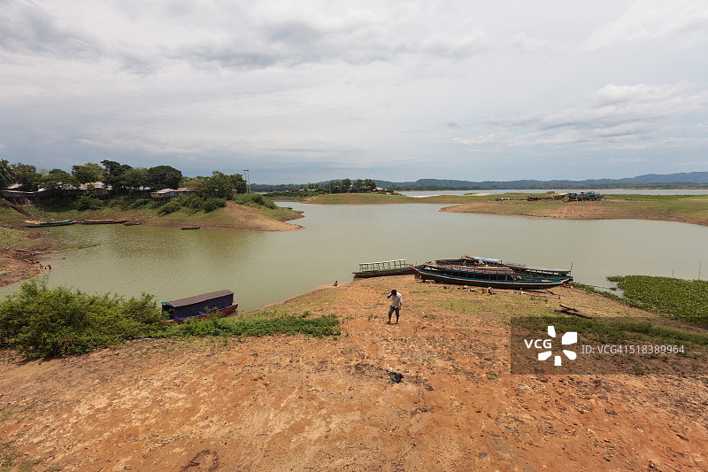 孟加拉国吉大港专区兰加马蒂县卡普泰湖的暴风雨阴天图片素材