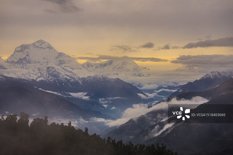 安娜普尔纳山脉雪山图片素材