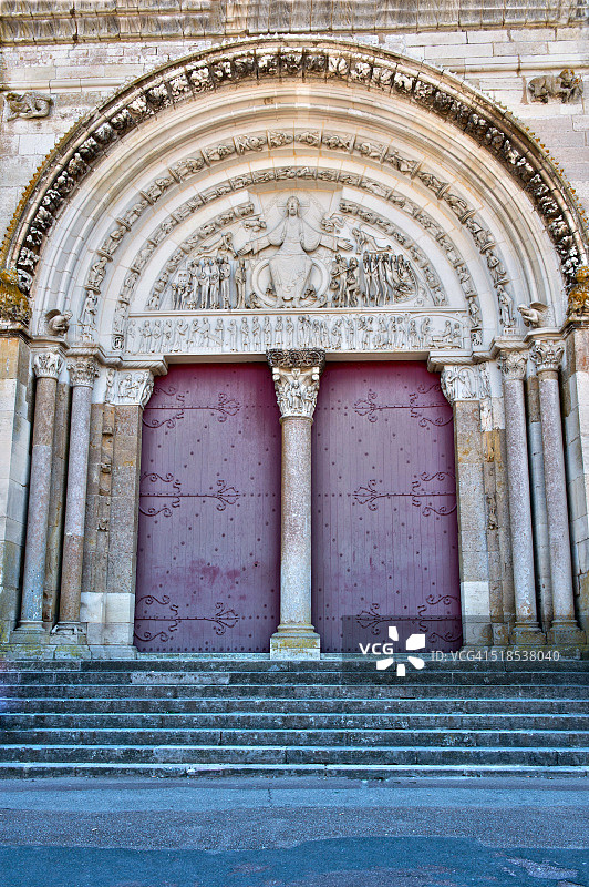 法国约讷省韦泽莱老镇韦泽莱修道院的门图片素材