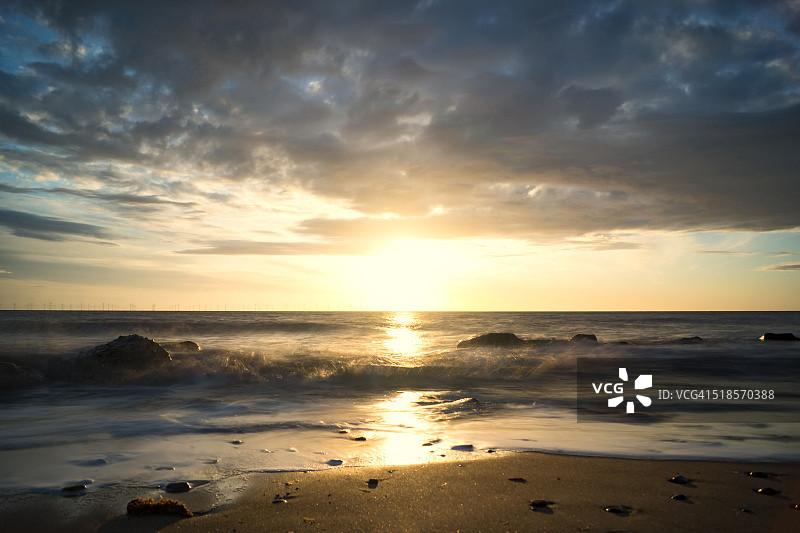 斯珀恩角破损的海堤图片素材