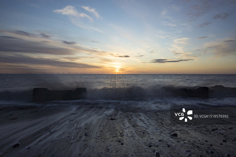 斯珀恩角破损的海堤图片素材