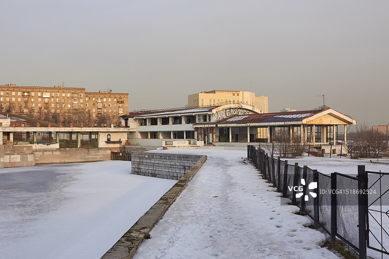 波克隆纳亚山旁的废弃建筑图片素材