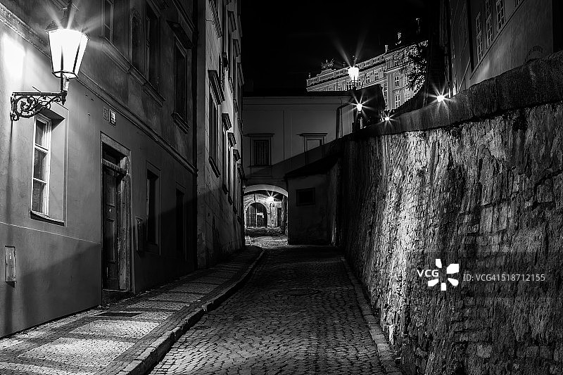 夜晚的布拉格街道风光图片素材