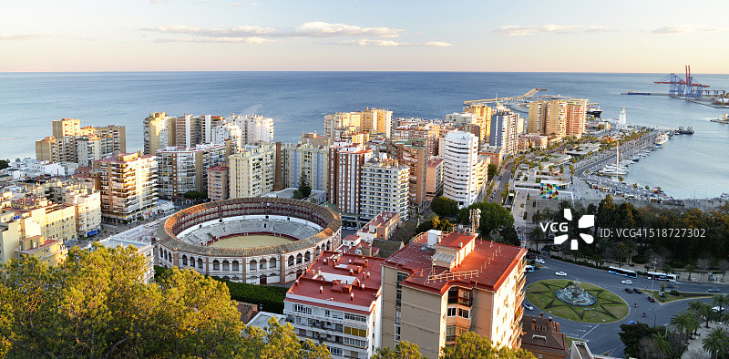 西班牙马拉加市及港口区域图片素材