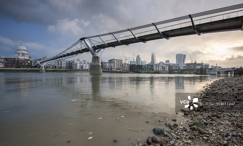 千禧桥日出图片素材