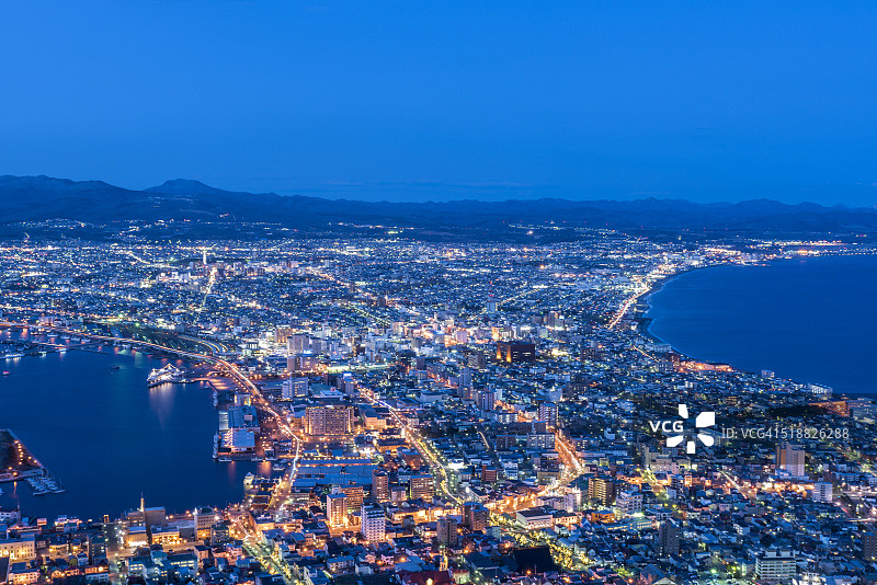 从函馆山顶看到的函馆湾夜景图片素材
