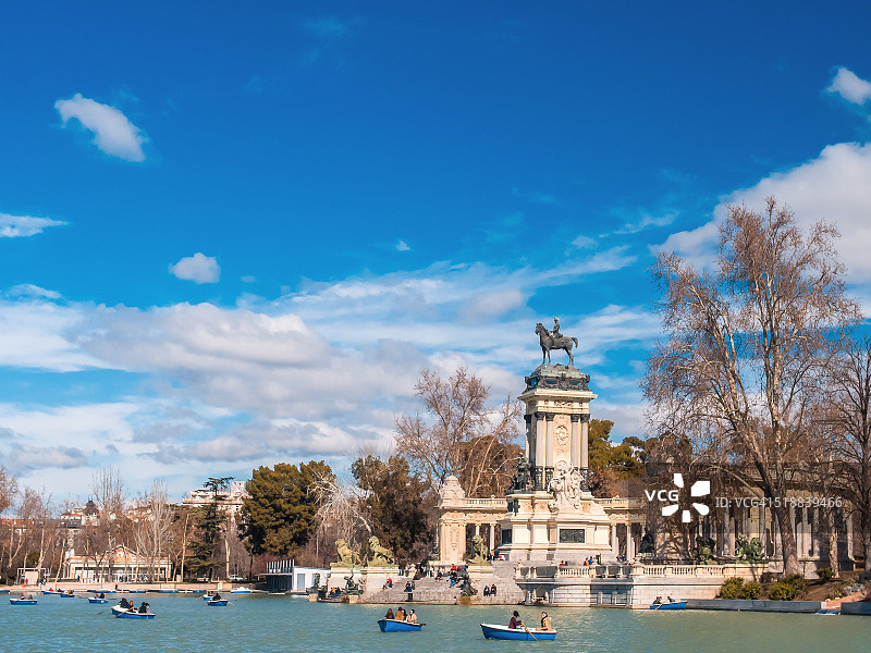 西班牙马德里丽池公园阿方索十二世国王 monument图片素材