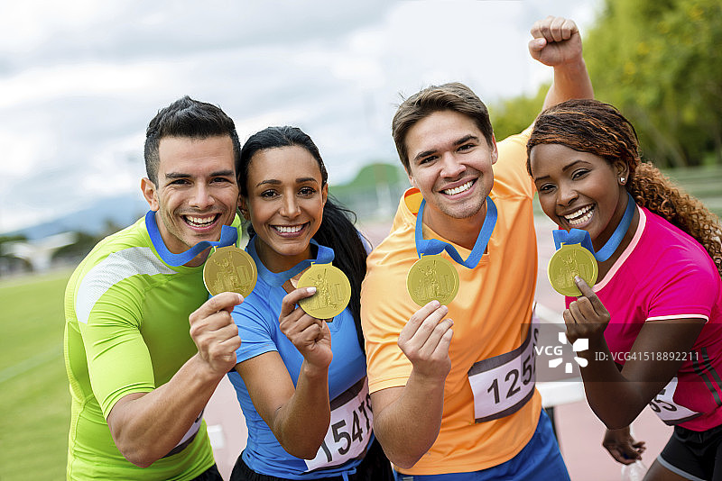 获得金牌的跑步者图片素材