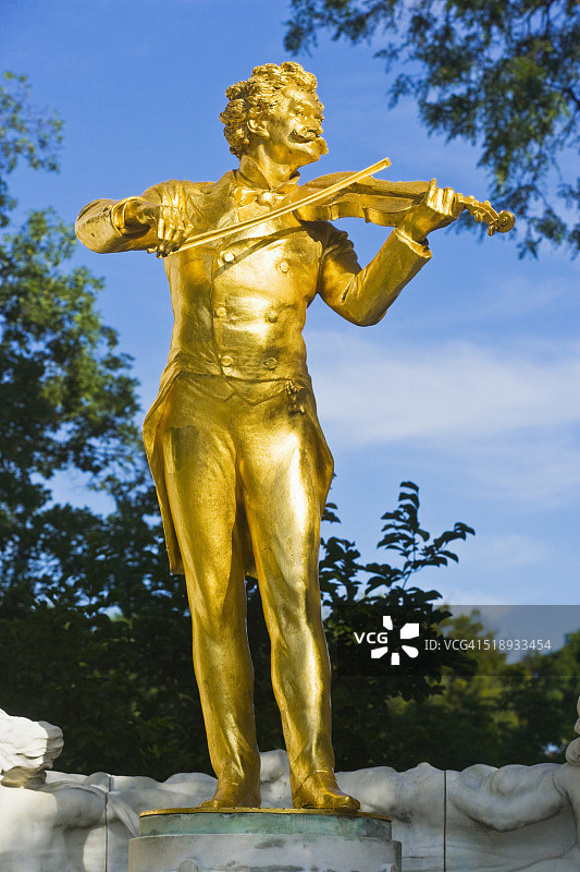 约翰·施特劳斯在城市公园的纪念碑图片素材