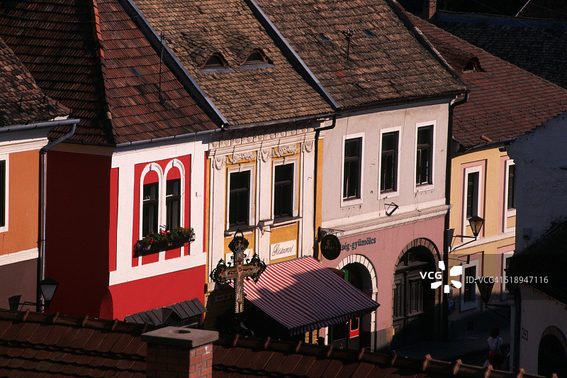 匈牙利圣安德烈村的彩色建筑图片素材
