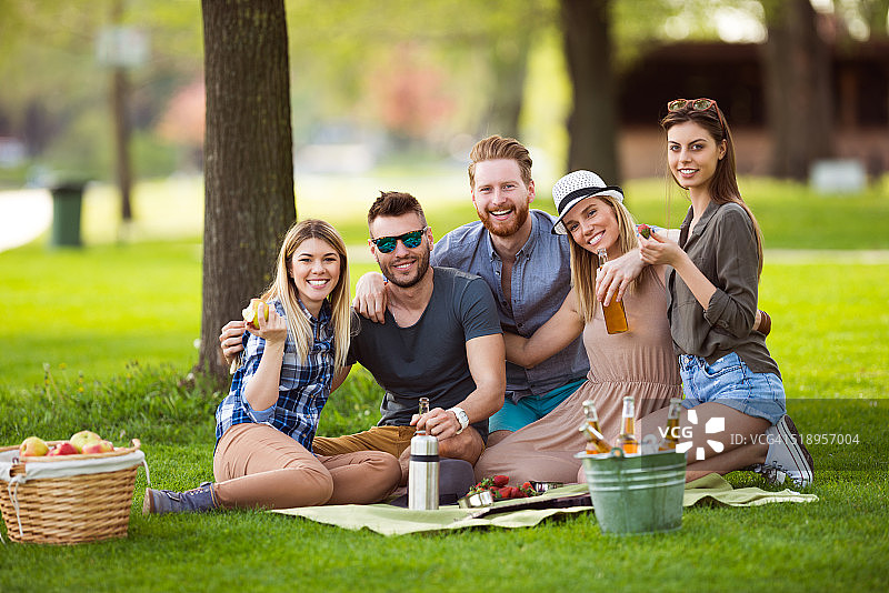 完美的野餐日图片素材