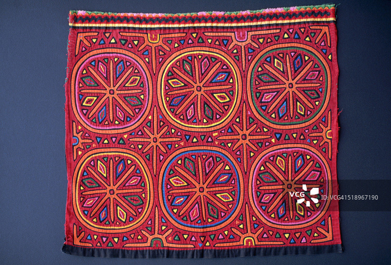 带有圆形和星星图案的巴拿马库纳莫拉图片素材