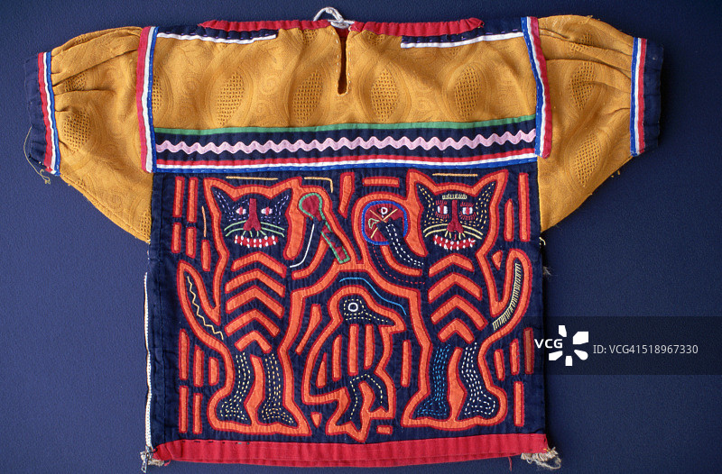 前视图巴拿马库纳儿童衬衫与猫设计翻车鱼图片素材