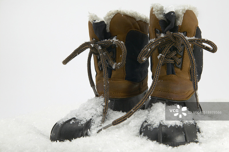 积雪的靴子图片素材
