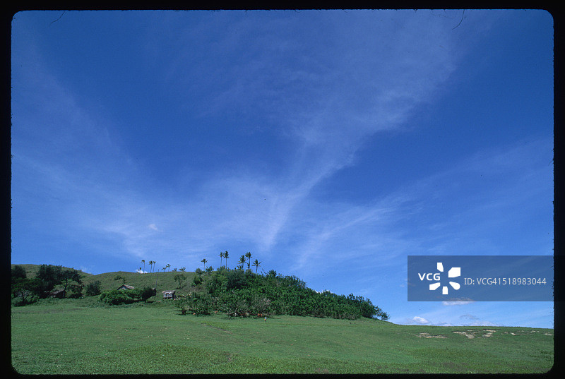 蓝天与田野图片素材
