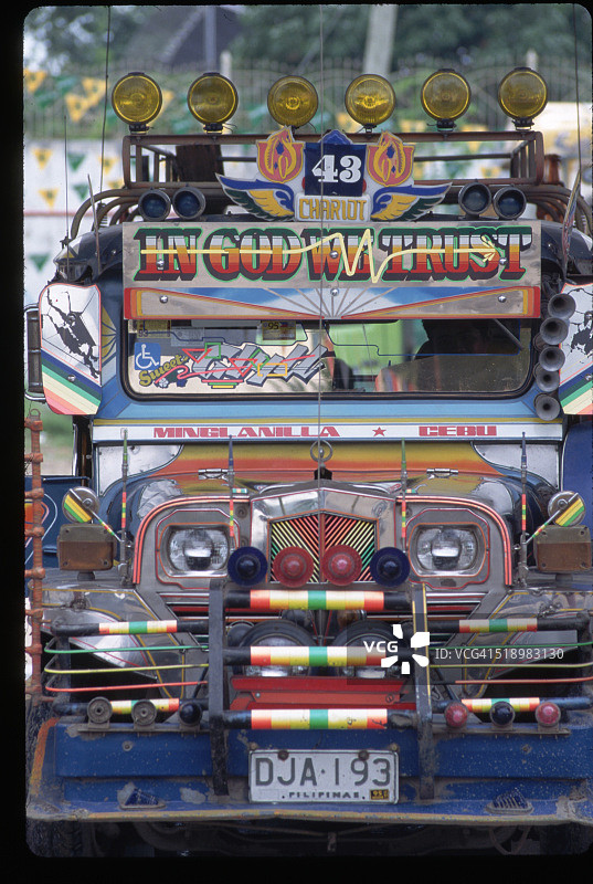 色彩鲜艳的吉普尼图片素材