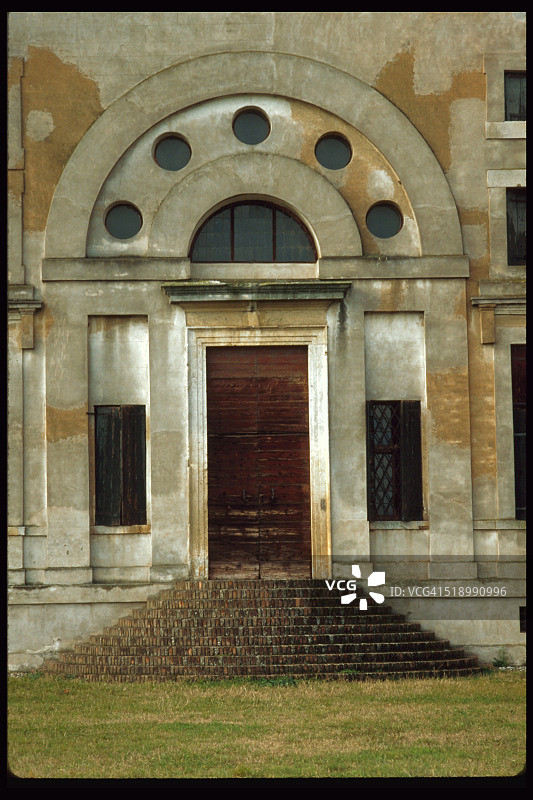 意大利马焦雷波亚纳别墅之门图片素材