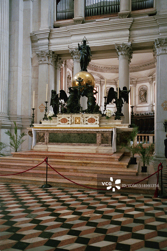 威尼斯圣乔治马焦雷教堂的主祭坛图片素材
