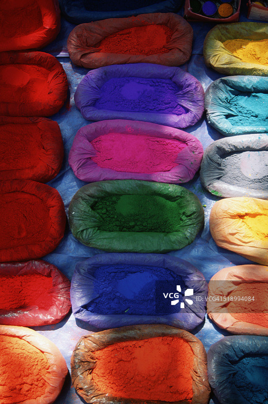 尼泊尔寺庙里的蒂卡粉袋图片素材