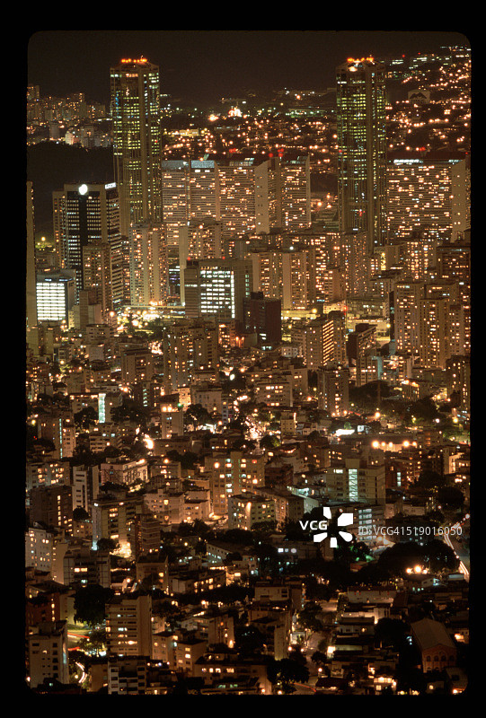 从阿维拉山观看加拉加斯夜景图片素材