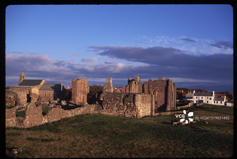 英格兰林迪斯法恩修道院遗址图片素材