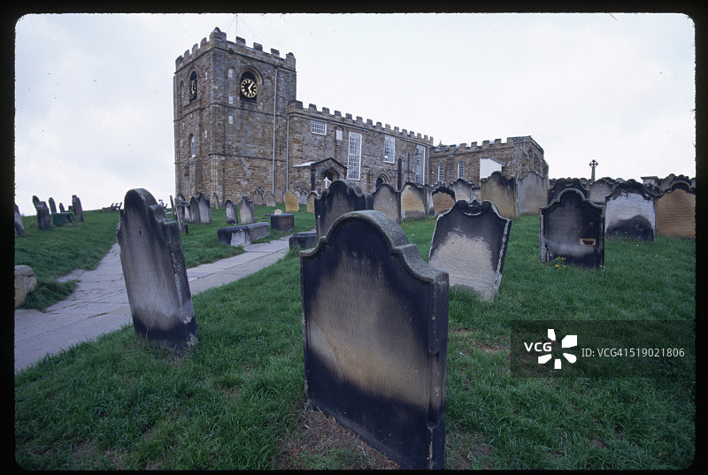 英国教堂的墓地图片素材
