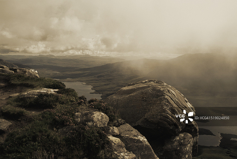 洛赫卢尔甘上方的岩层图片素材