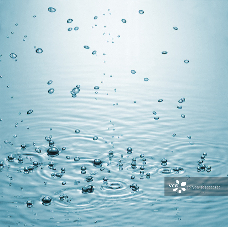 气泡形成涟漪图片素材