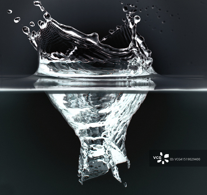 水滴穿透水面图片素材