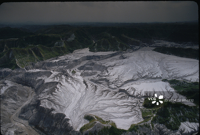 皮纳图博火山喷发后的泥石流图片素材