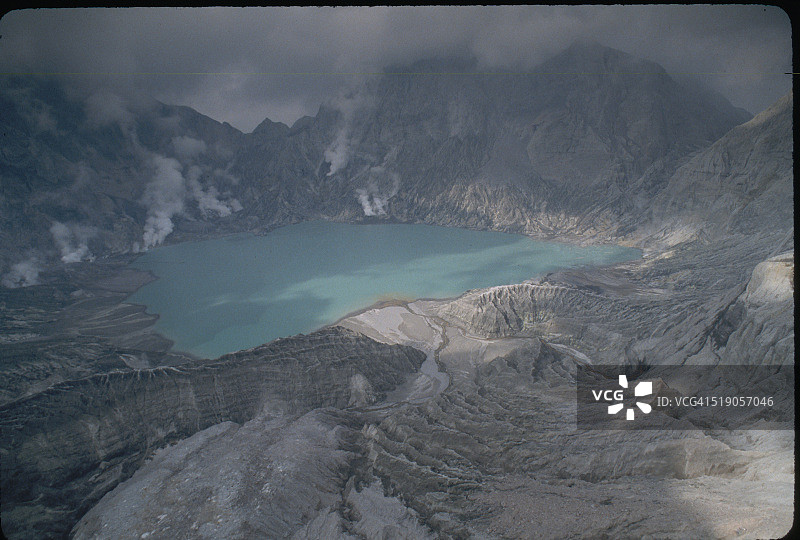 皮纳图博火山口图片素材