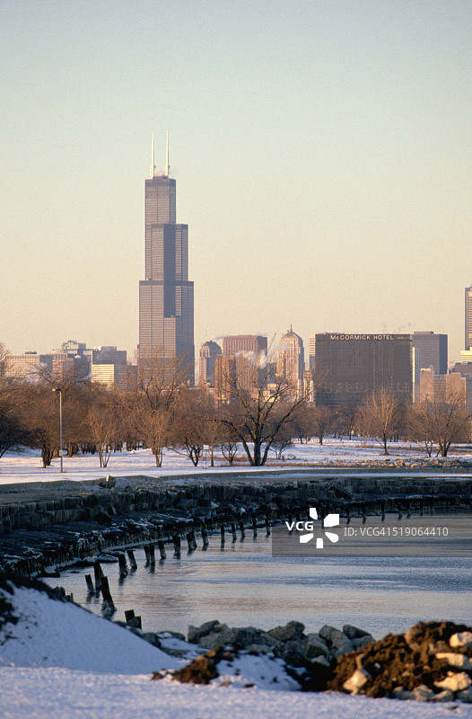 西尔斯大厦和密歇根湖图片素材