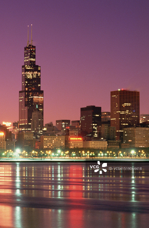 西尔斯大厦和密歇根湖图片素材