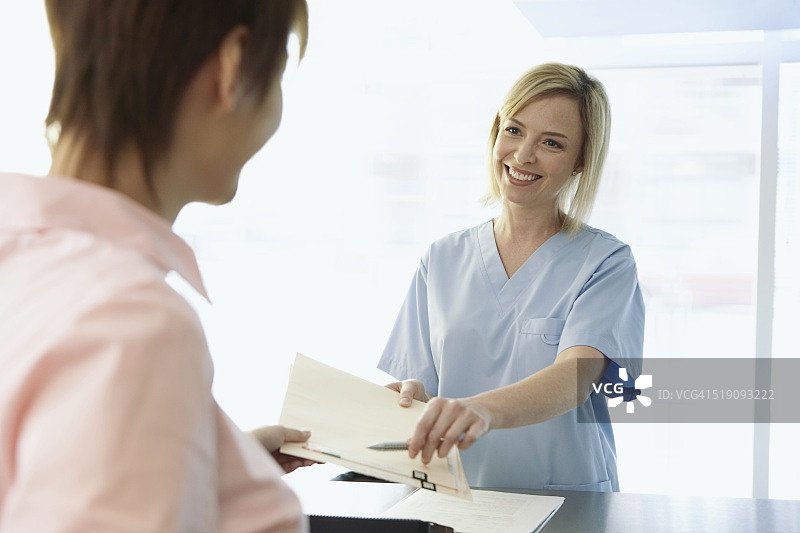 医疗办公室里的女性图片素材