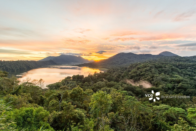 巴厘岛布扬湖贝都古日落美景图片素材